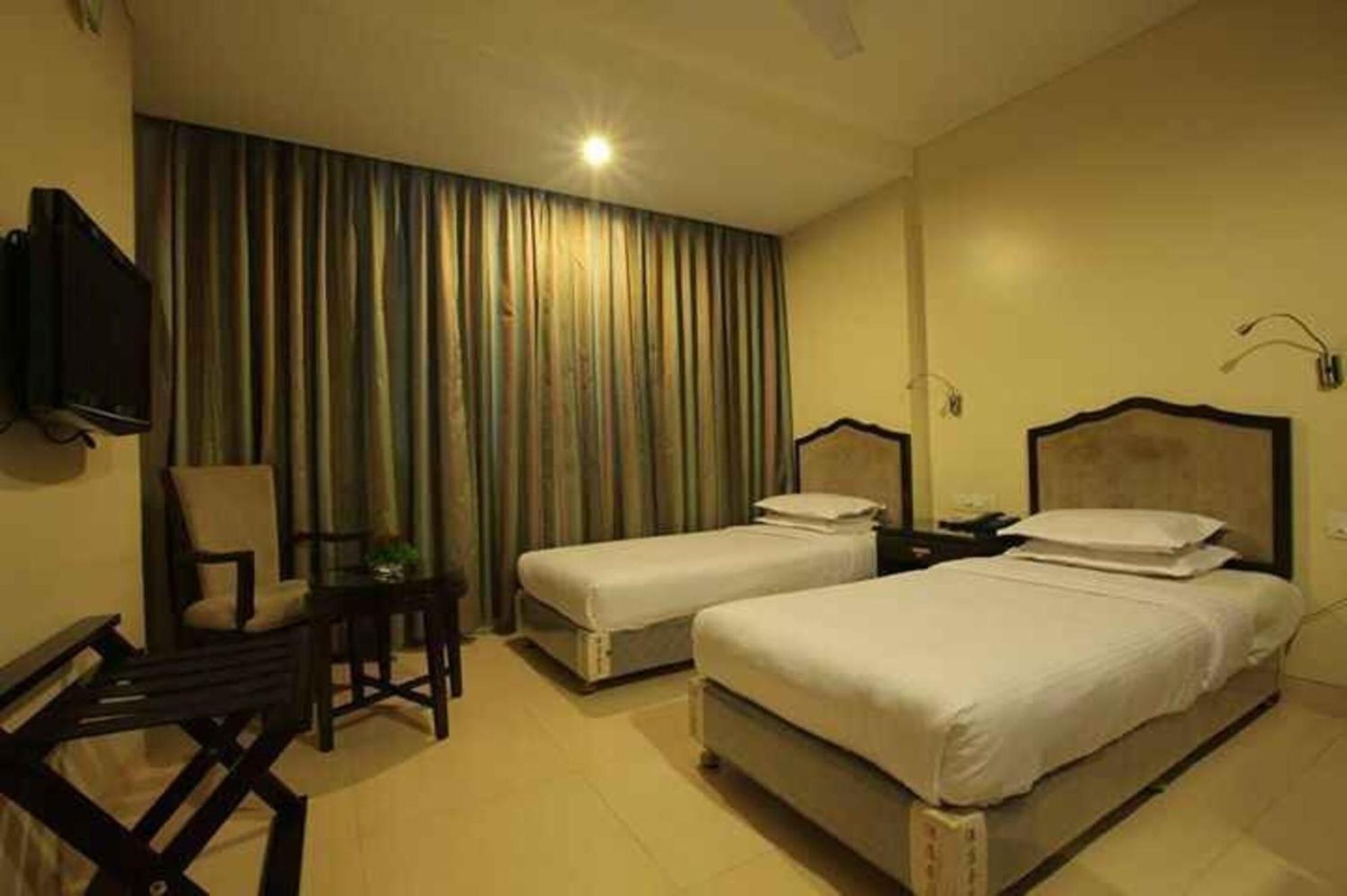 Hotel Ashoka, Pune Yerandwane 外观 照片